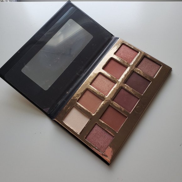 Crown Brushes Eyeshadow Palette - Picture 1 of 2